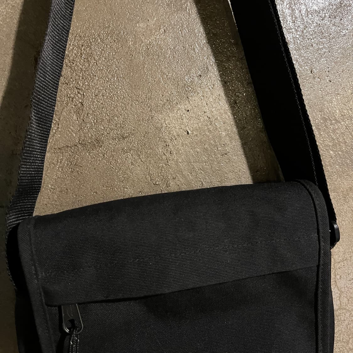 이스트팩 크로스백 상품이미지5