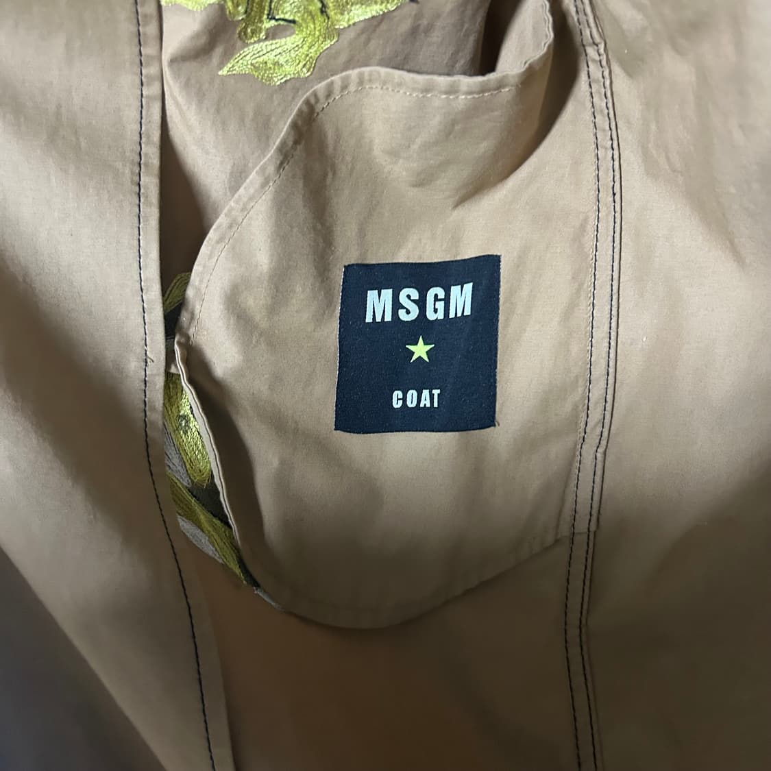 MSGM MILANO 갤러리아백화점) 바나나 자수 트렌치 코트 38 상품이미지6