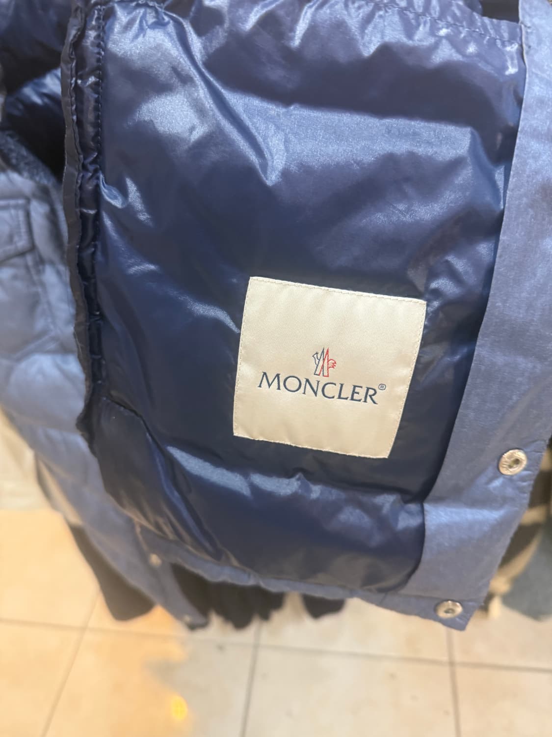 14y/55 정품 몽클레어 패딩조끼 팝니다 상품이미지3