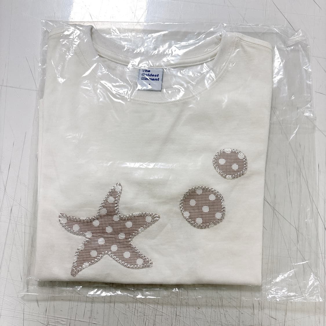 새제품 더콜디스모먼트 반팔티 상품이미지3