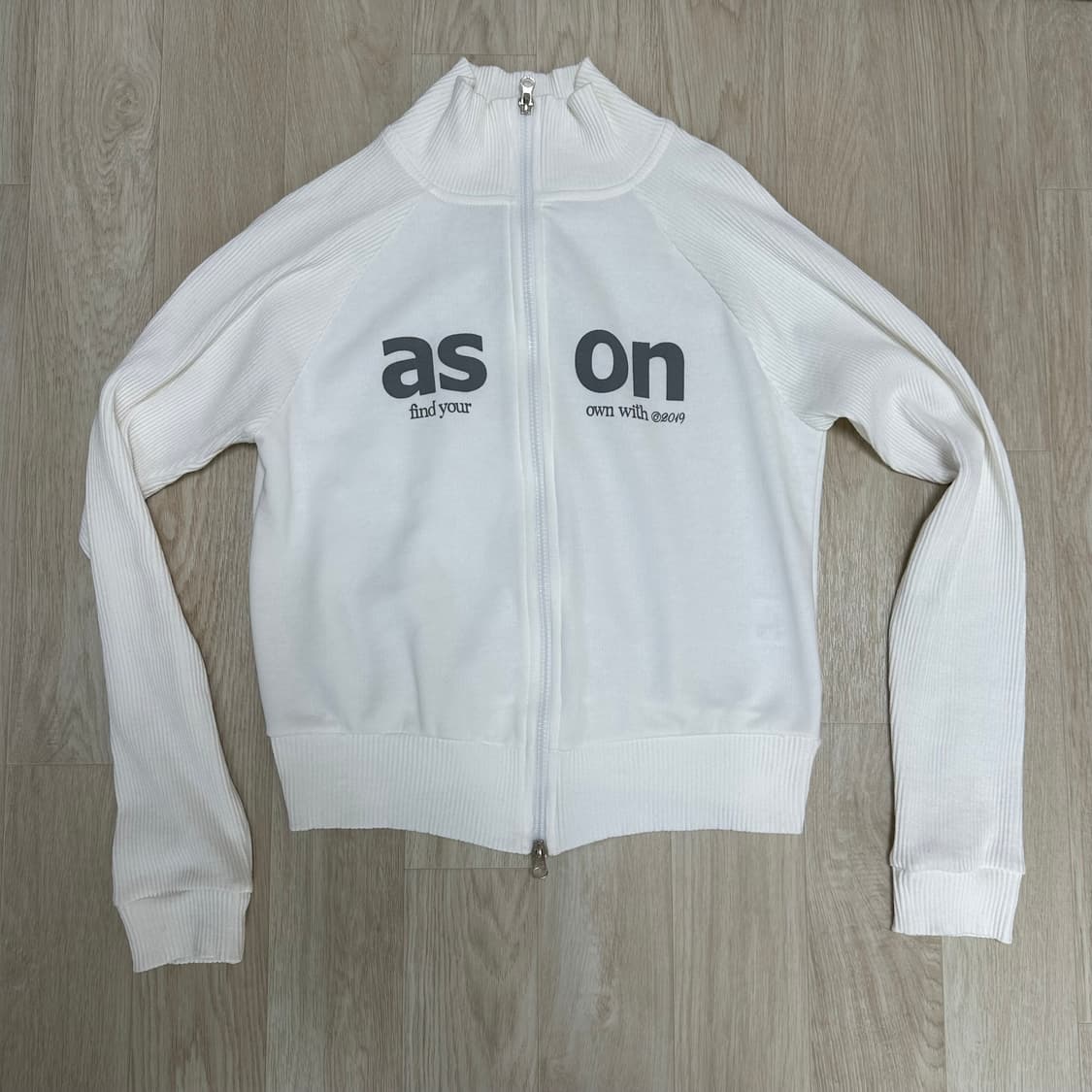 애즈온 솔트 집업 화이트 상품이미지1