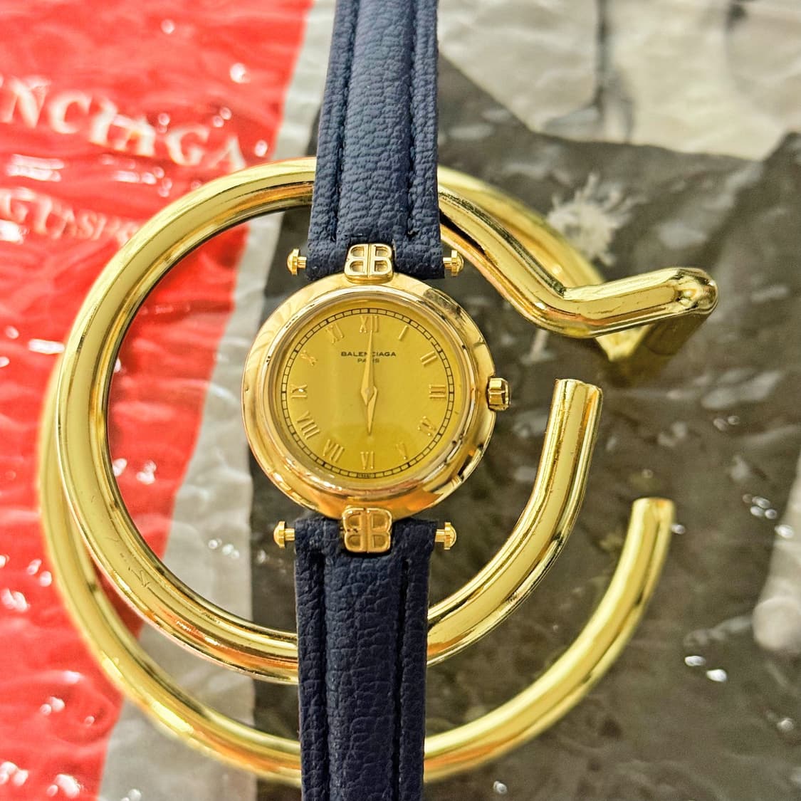 발렌시아가 BB로고 빈티지 라운드골드 워치 상품이미지1
