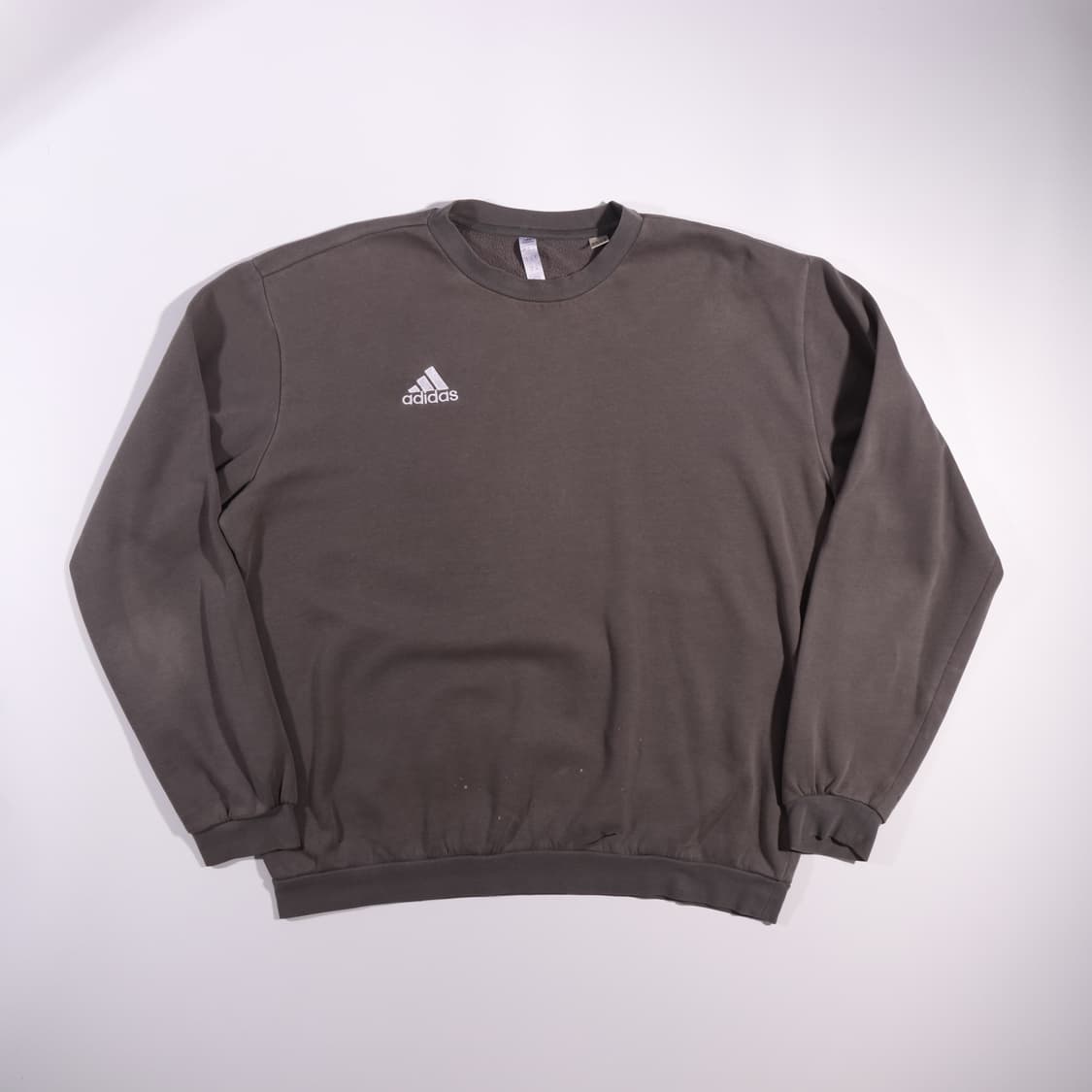 아디다스 로고 맨투맨 B226 상품이미지1