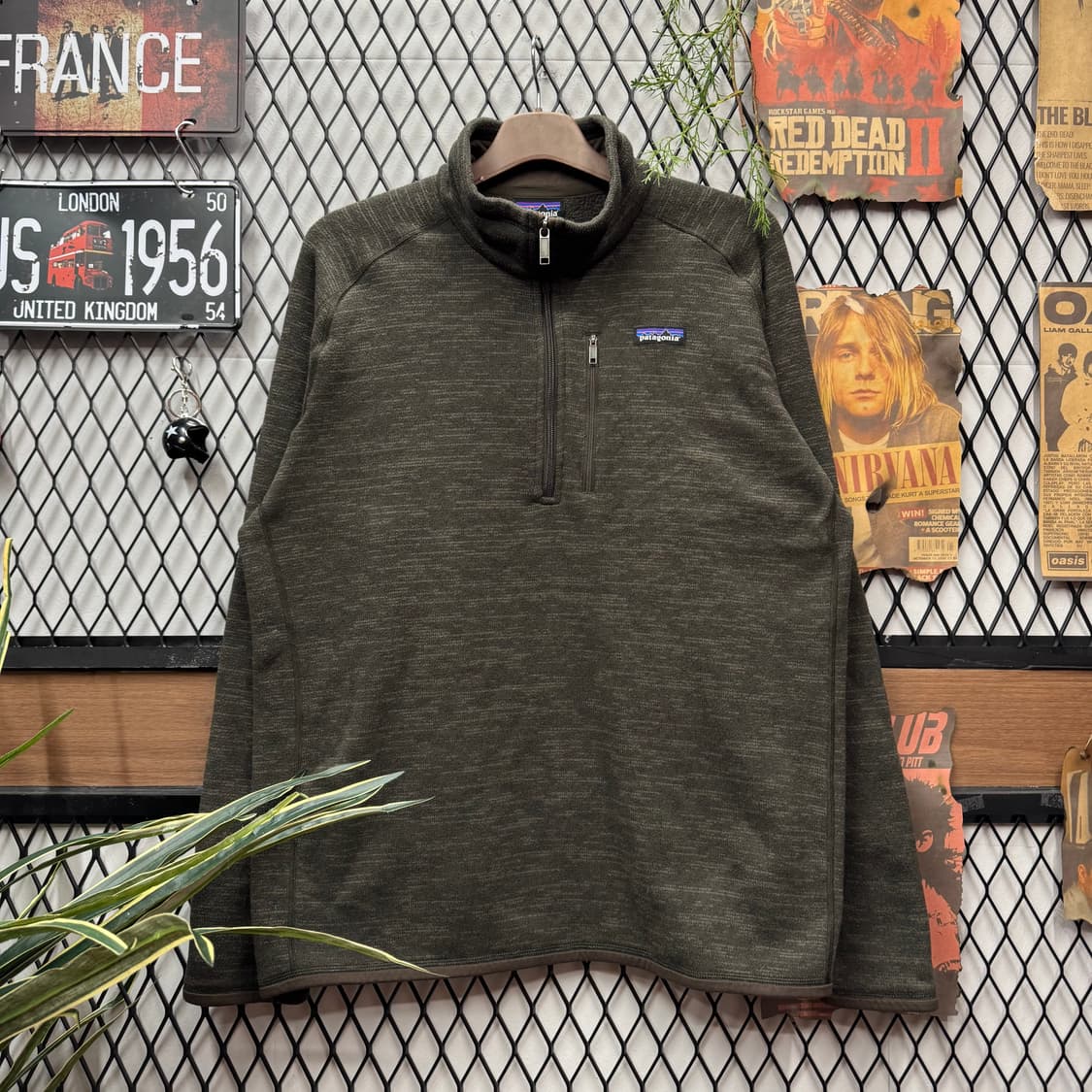 파타고니아 베터 스웨터 하프 집업 전면 집업 포켓 포인트 차콜 상품이미지1