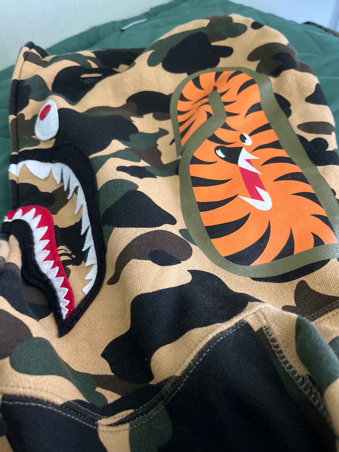 베이프 반반 카모 샤크 후드집업 XXL 상품이미지4