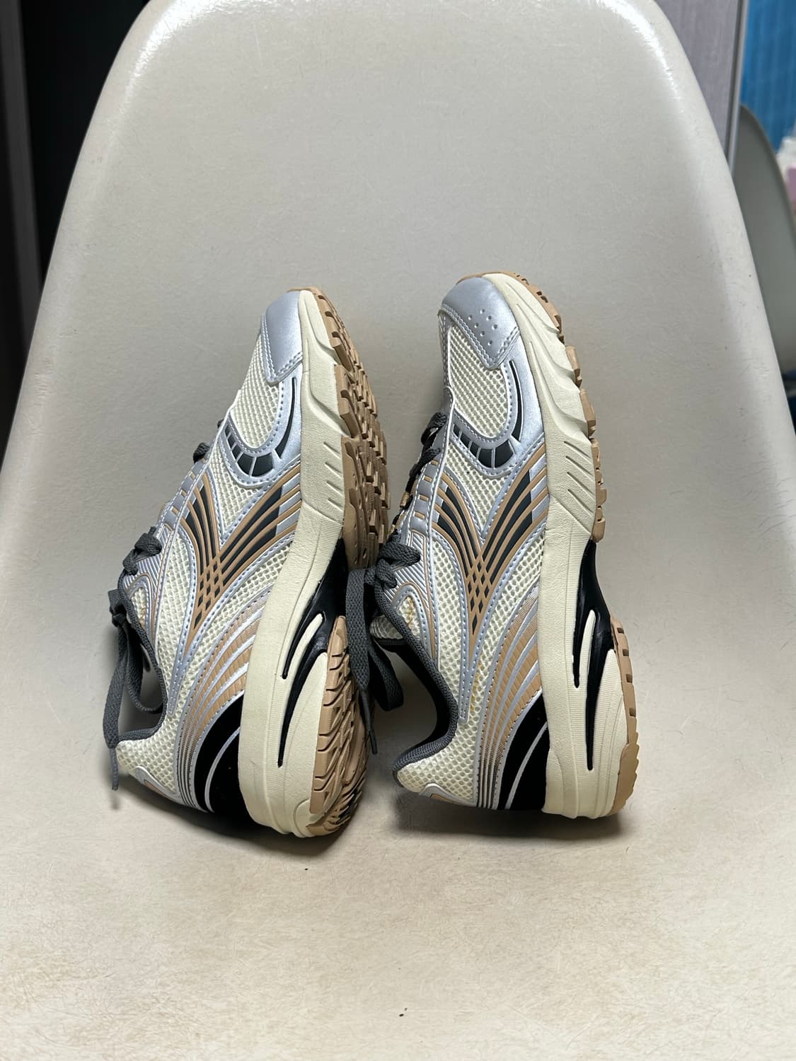 디아도라 스니커즈 상품이미지2