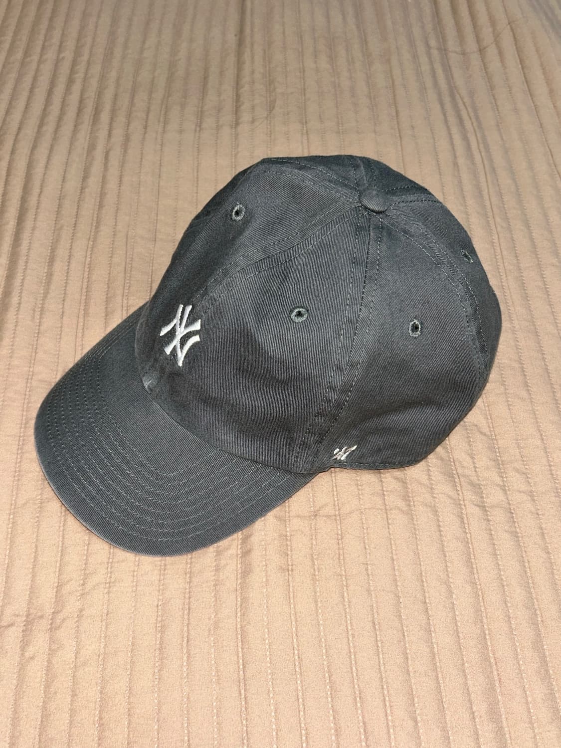 47브랜드 챠콜 양키즈 스몰로고 볼캡 상품이미지1