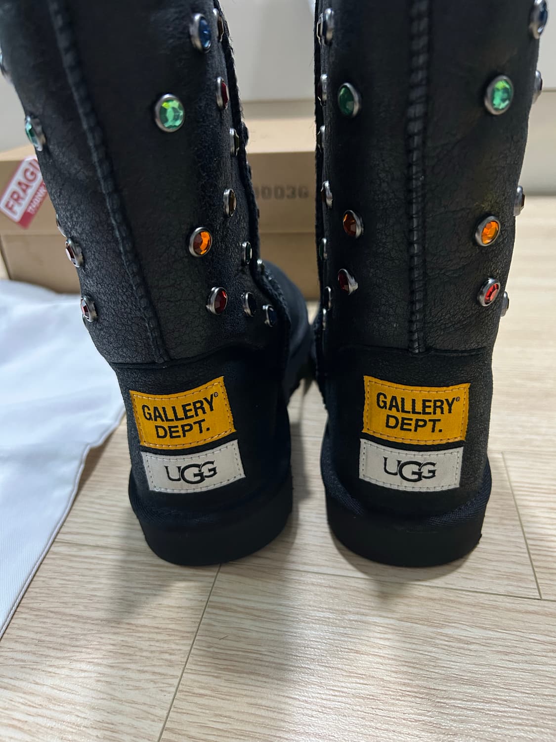 어그 x 갤러리 디파트먼트 클래식 쇼트 부츠 블랙 상품이미지3