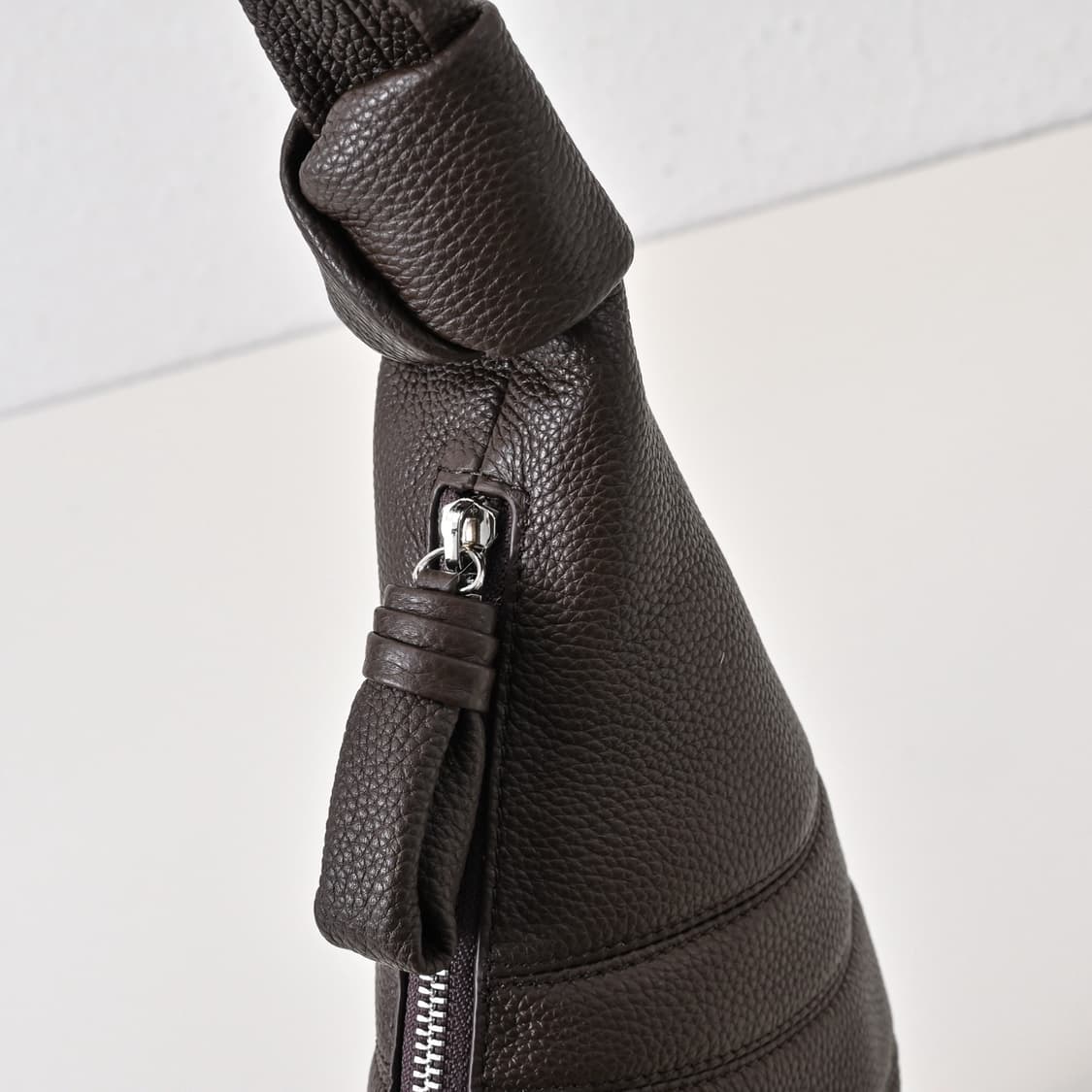 르메르 스몰 크루아상 백 소프트 나파 레더 다크 초콜릿 상품이미지6