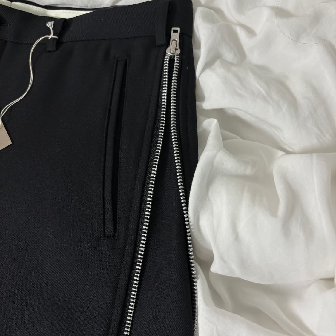 25ss 꼼데가르송 옴므플러스 side zip pants 상품이미지2