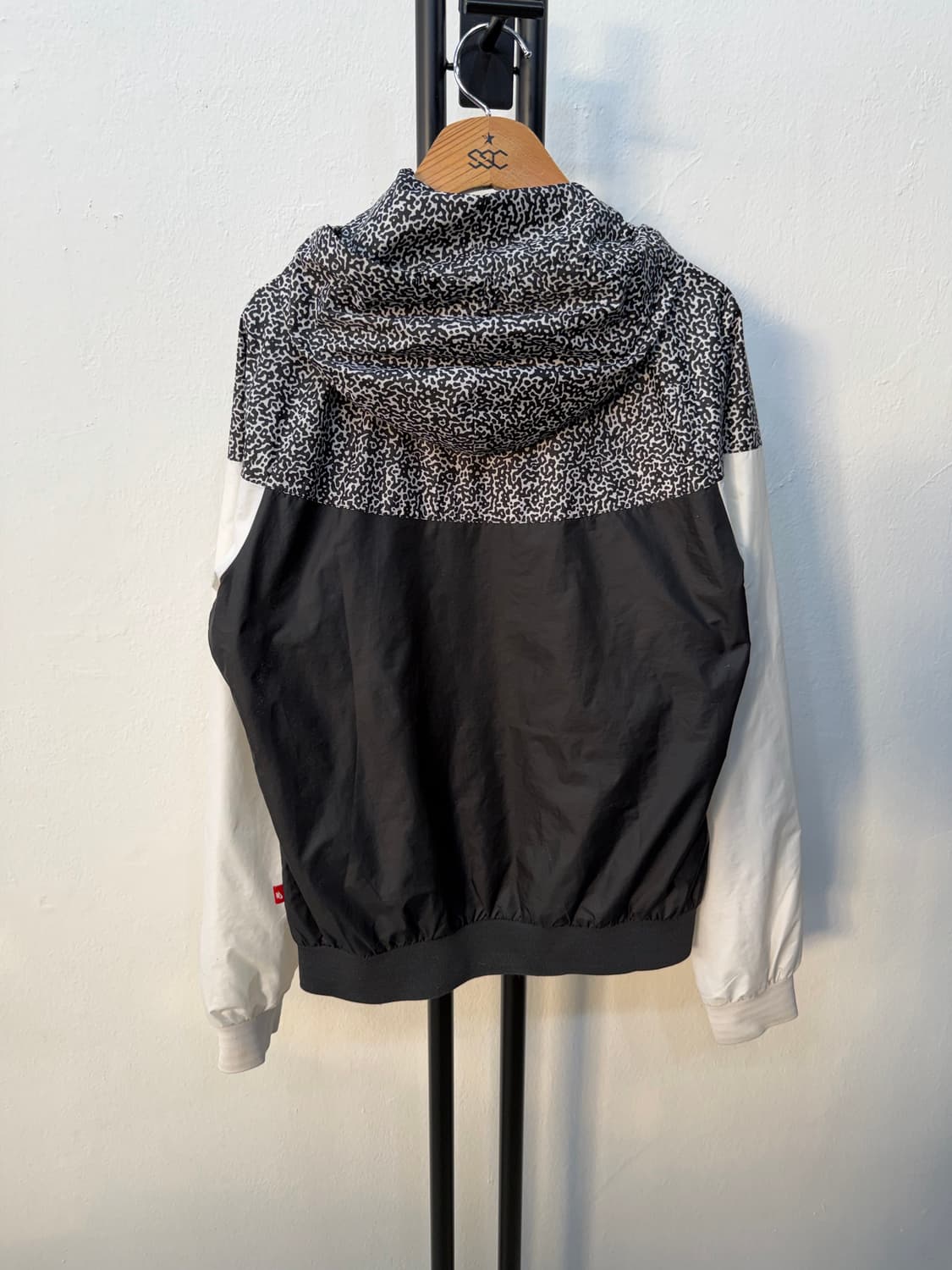 정품) 나이키 여성 핑크로고 바람막이 L 상품이미지4