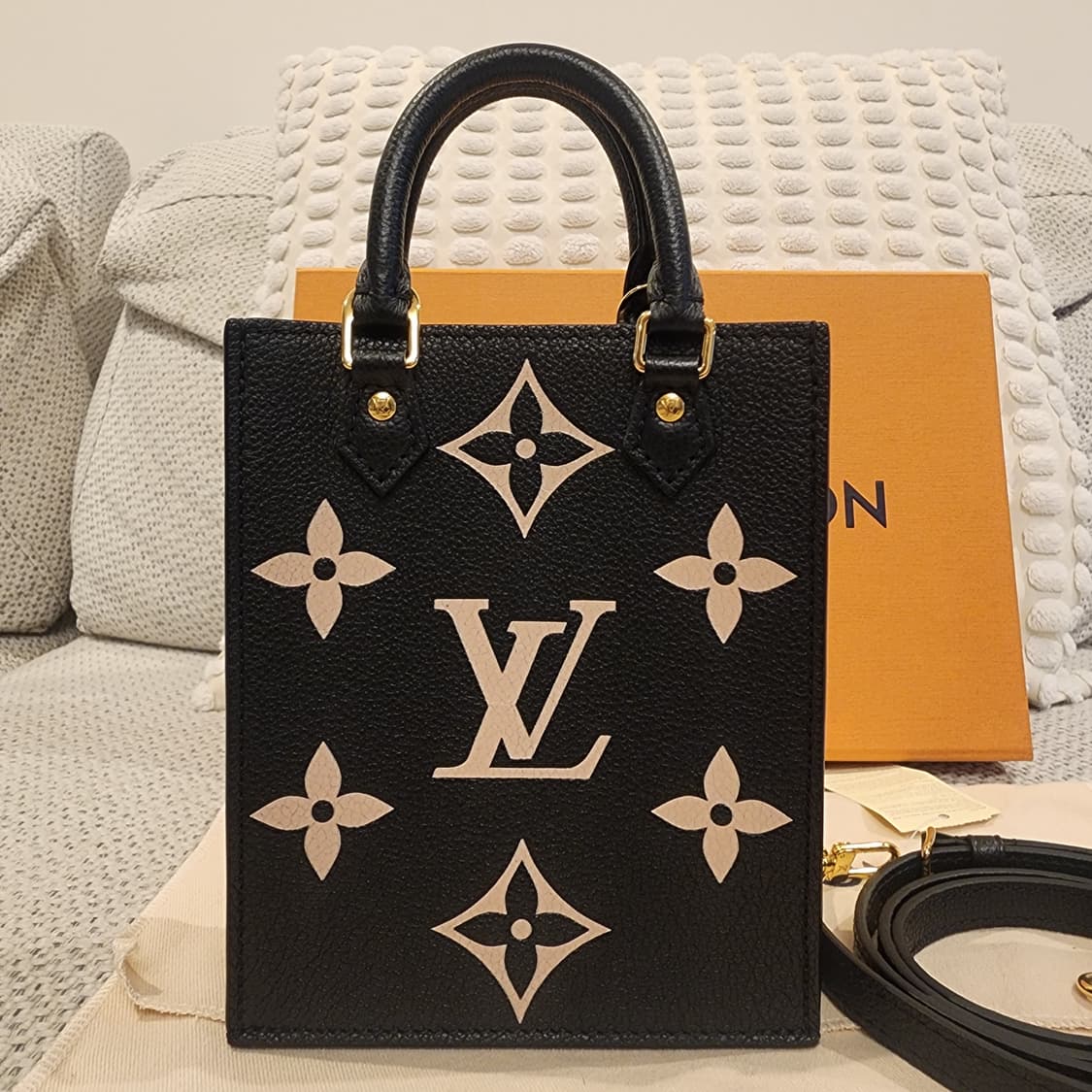 초민트급 루이비통 쁘띠 삭플라 미니 앙프렝뜨 바이컬러 블랙 베이지 상품이미지6