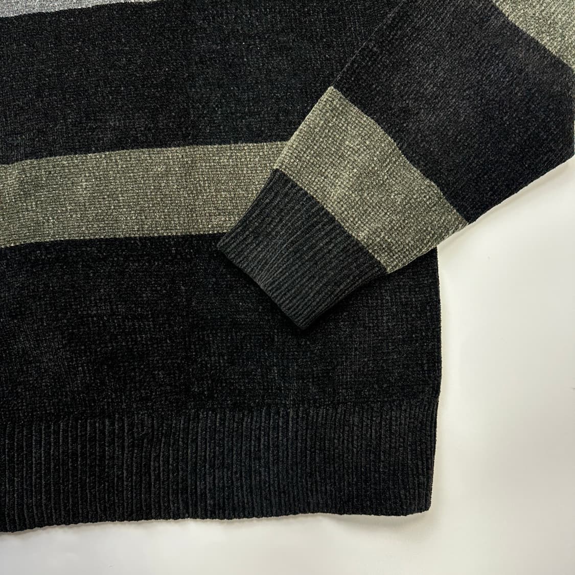 SUPREME 18FW Chenille Sweater 슈프림 니트 상품이미지6