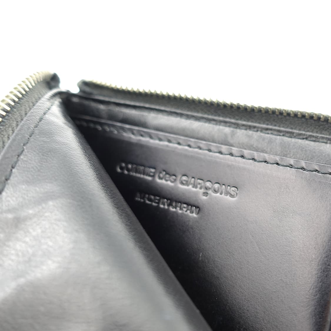 COMME des GARCONS 꼼데가르송 스터드 가죽 코인 지갑 상품이미지4