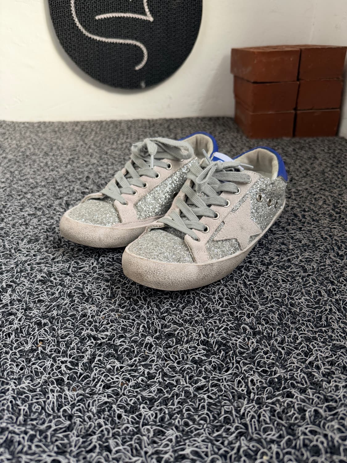 [골든구스] 슈퍼스타 실버 글리터 블루 탭 스니커즈 상품이미지4