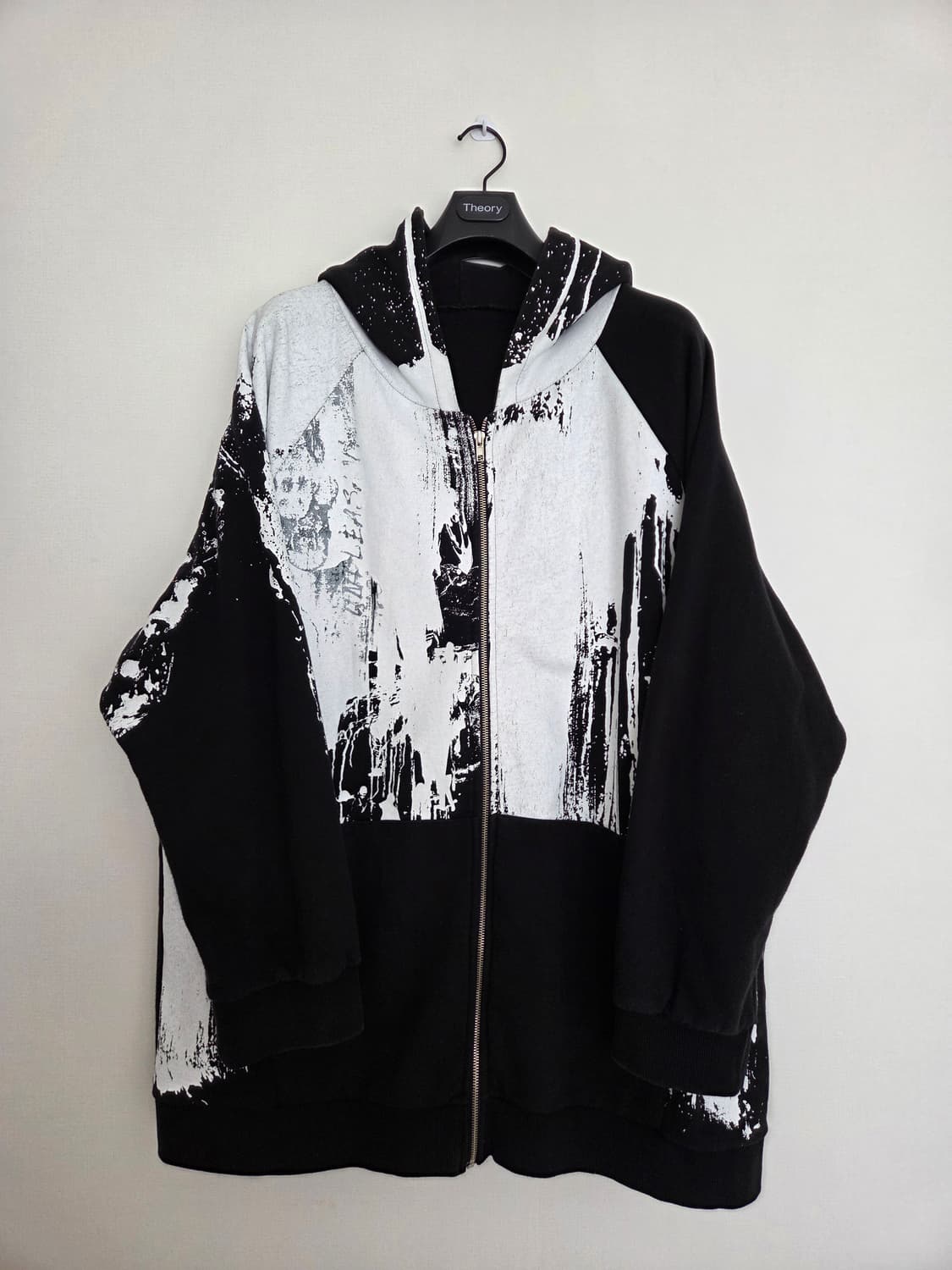 키드밀리 착용 선데이오프클럽 후드집업 블랙 상품이미지2