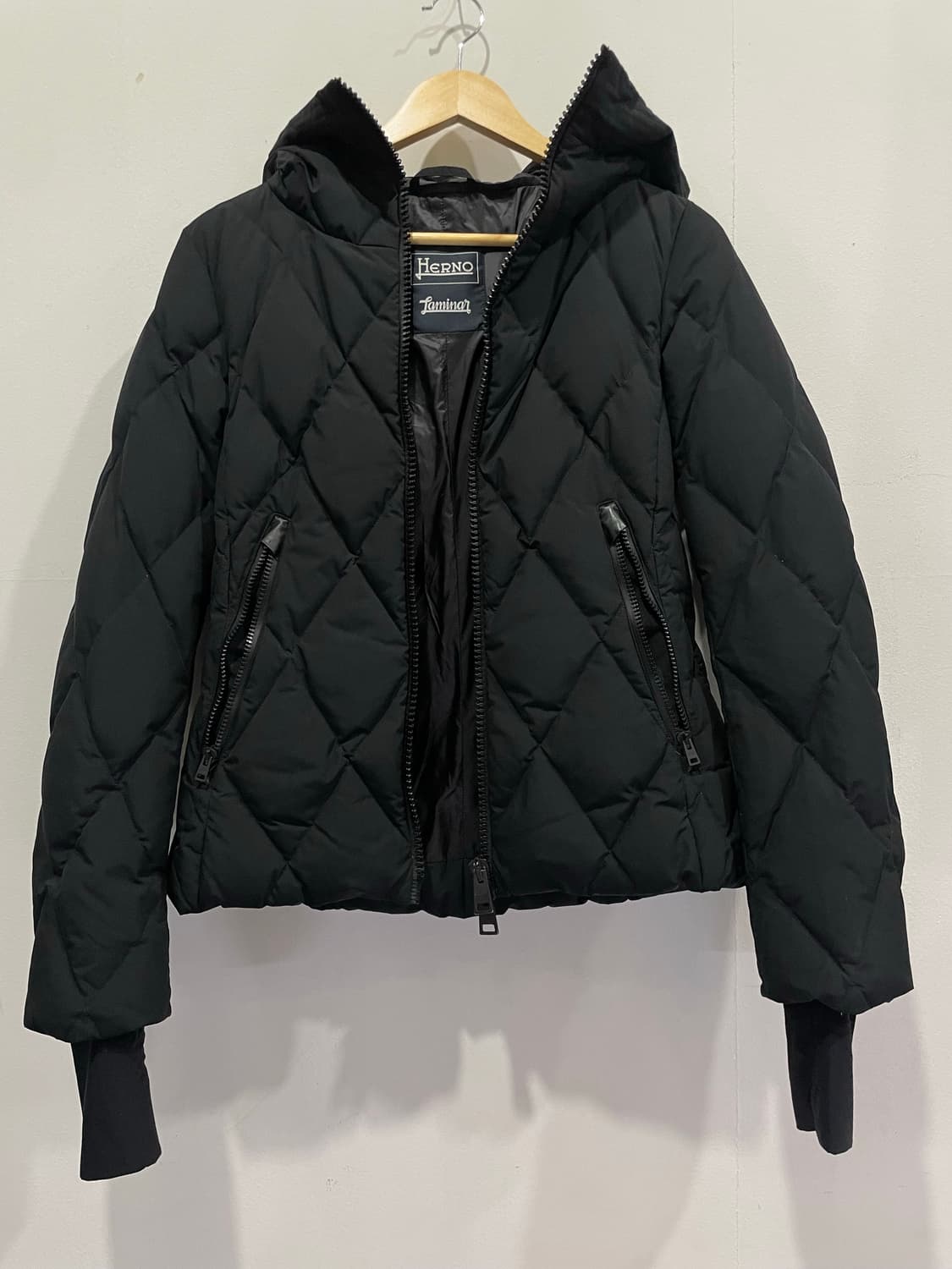 에르노 라미나르 블랙 후드 패딩 현대백화점 상품이미지2