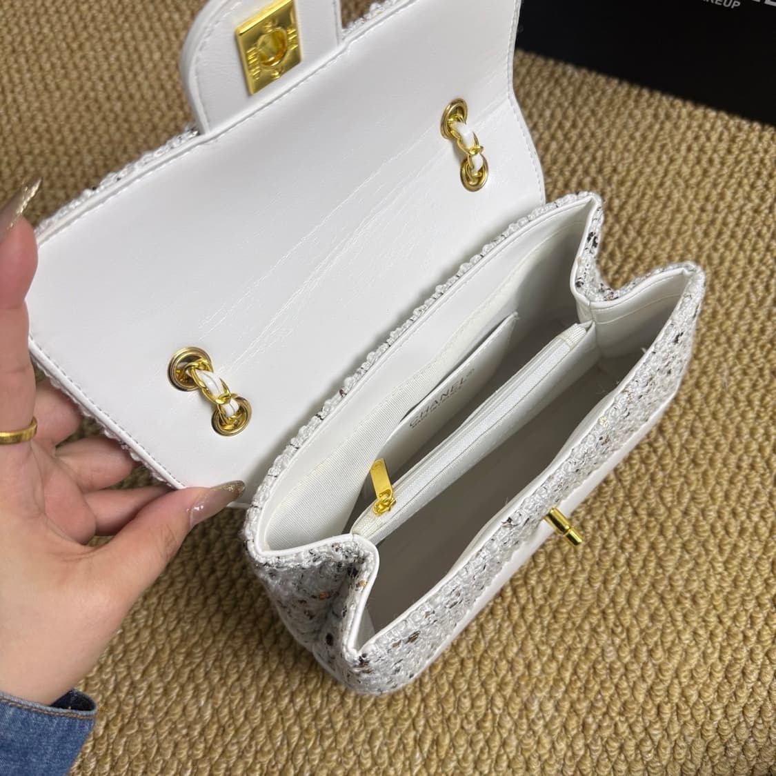  샤넬뷰티 리미티드 러프 트위드 플립 커버백 화이트 상품이미지6