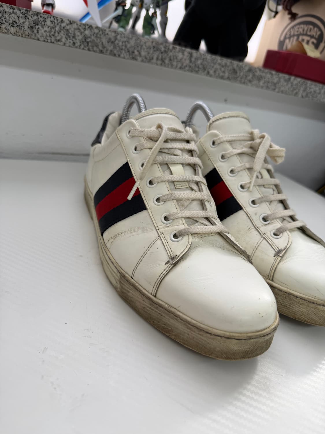 정품) 구찌 남성 삼선 스니커즈 41.5 상품이미지3