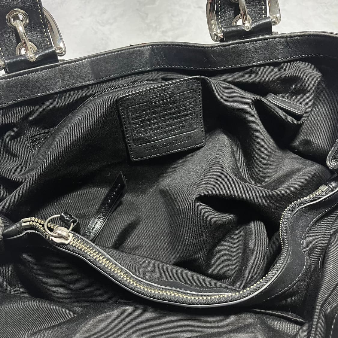 Coach 코치 시그니처 버클 숄더백 그레이베이지 블랙 오네갸루 상품이미지7