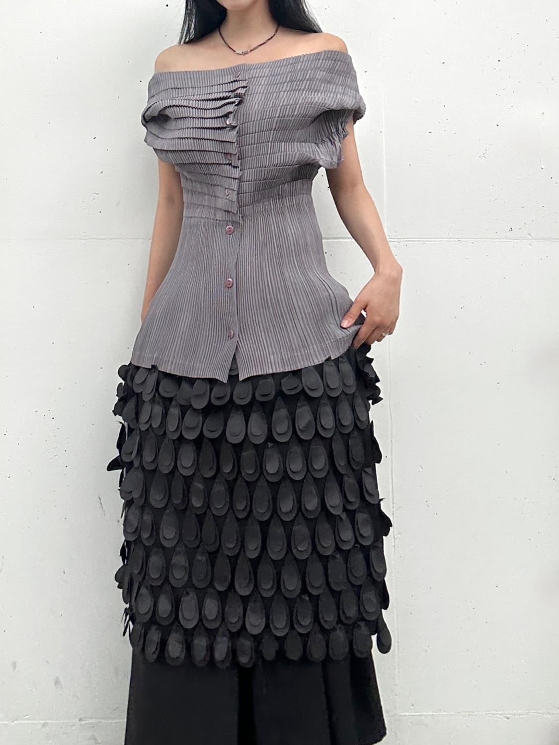 Off shoulder pleats top / grey 상품이미지2