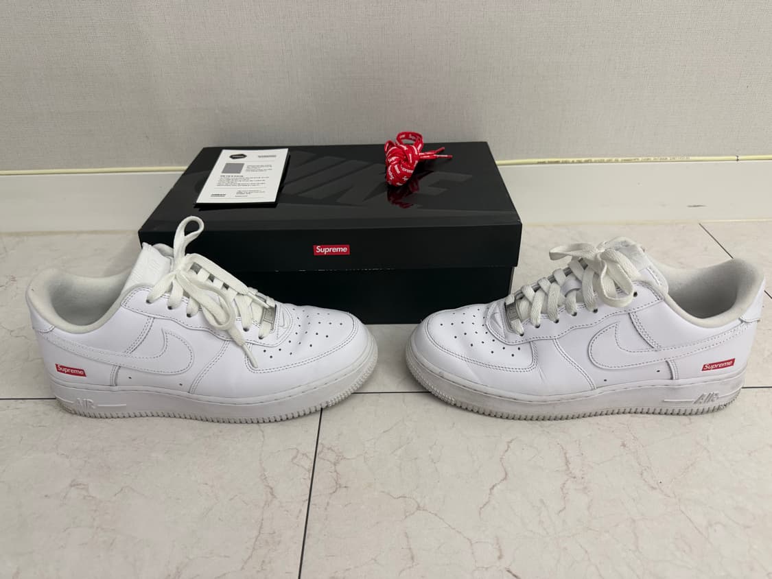 나이키 슈프림 에어포스 1 로우 화이트 250 상품이미지3