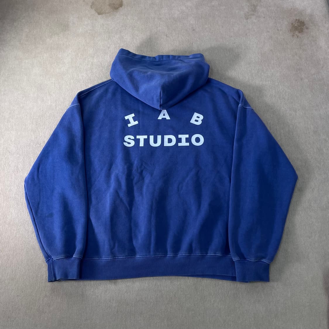105 아이앱스튜디오 피그먼트 로얄블루 후드티 상품이미지1
