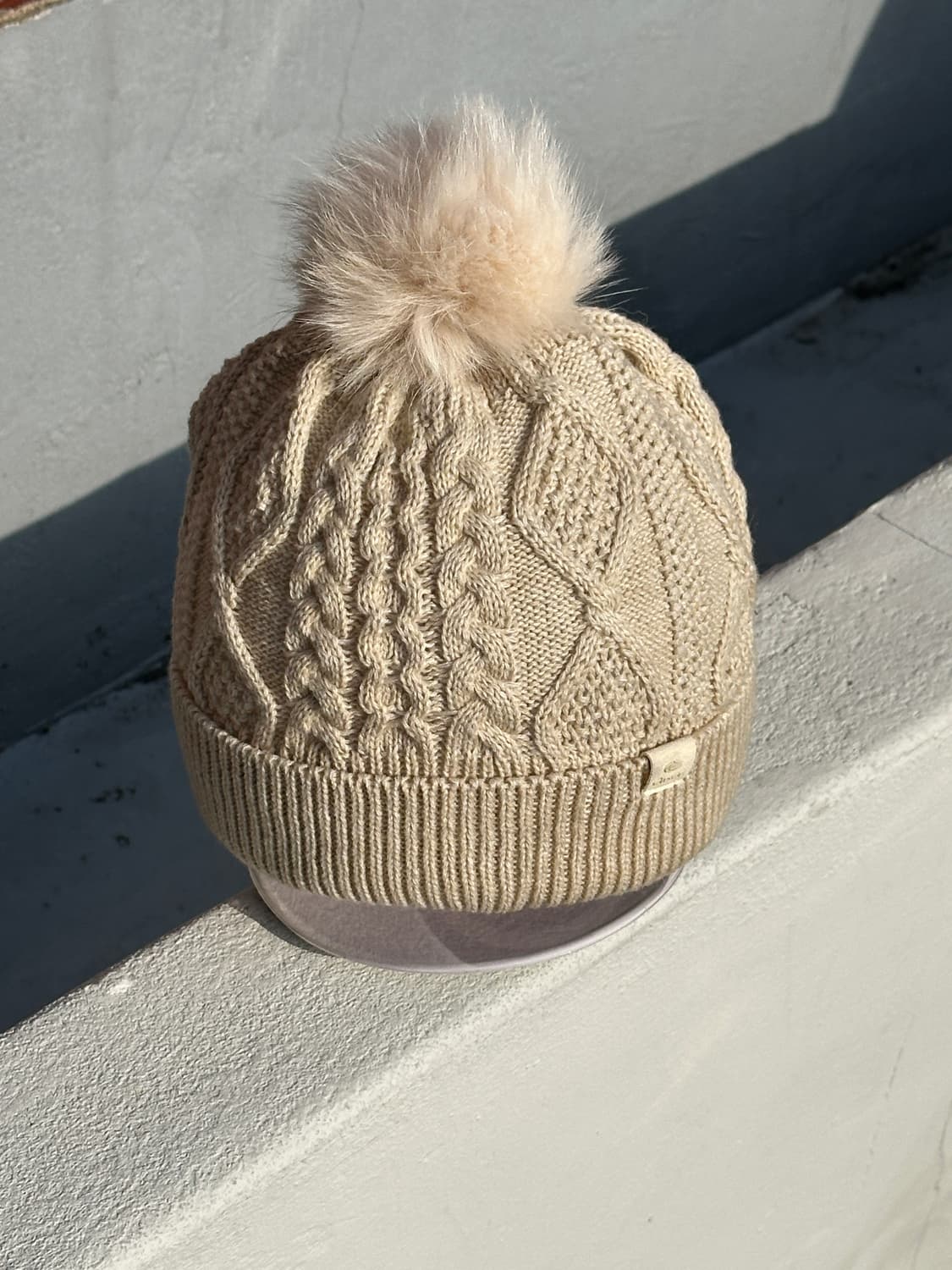 [M] 아이더 베이지 케이블 폼폼 비니 모자 상품이미지1