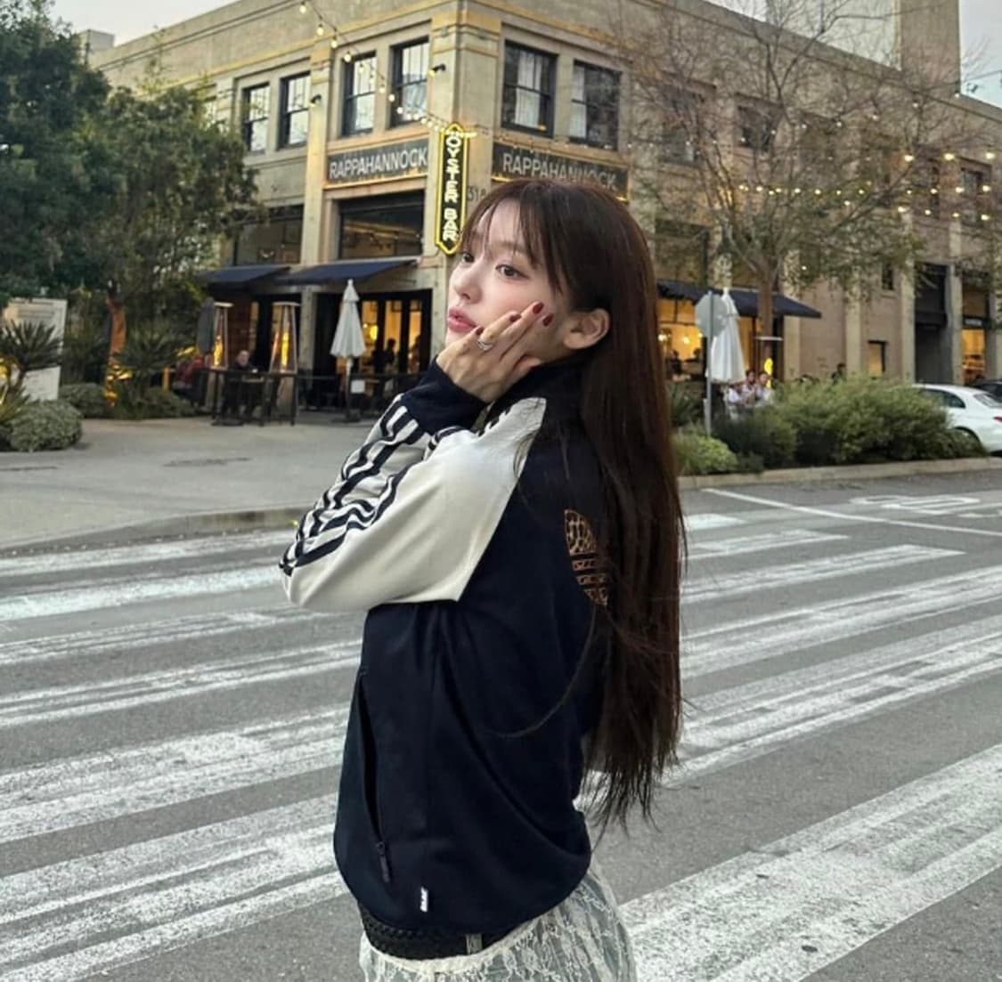 홍지윤 아디다스 트랙탑 상품이미지1