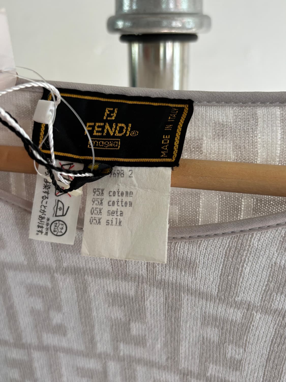 (새상품)Fendi 펜디 그레이 FF 모노그램 로고 슬리브 니트 상품이미지5