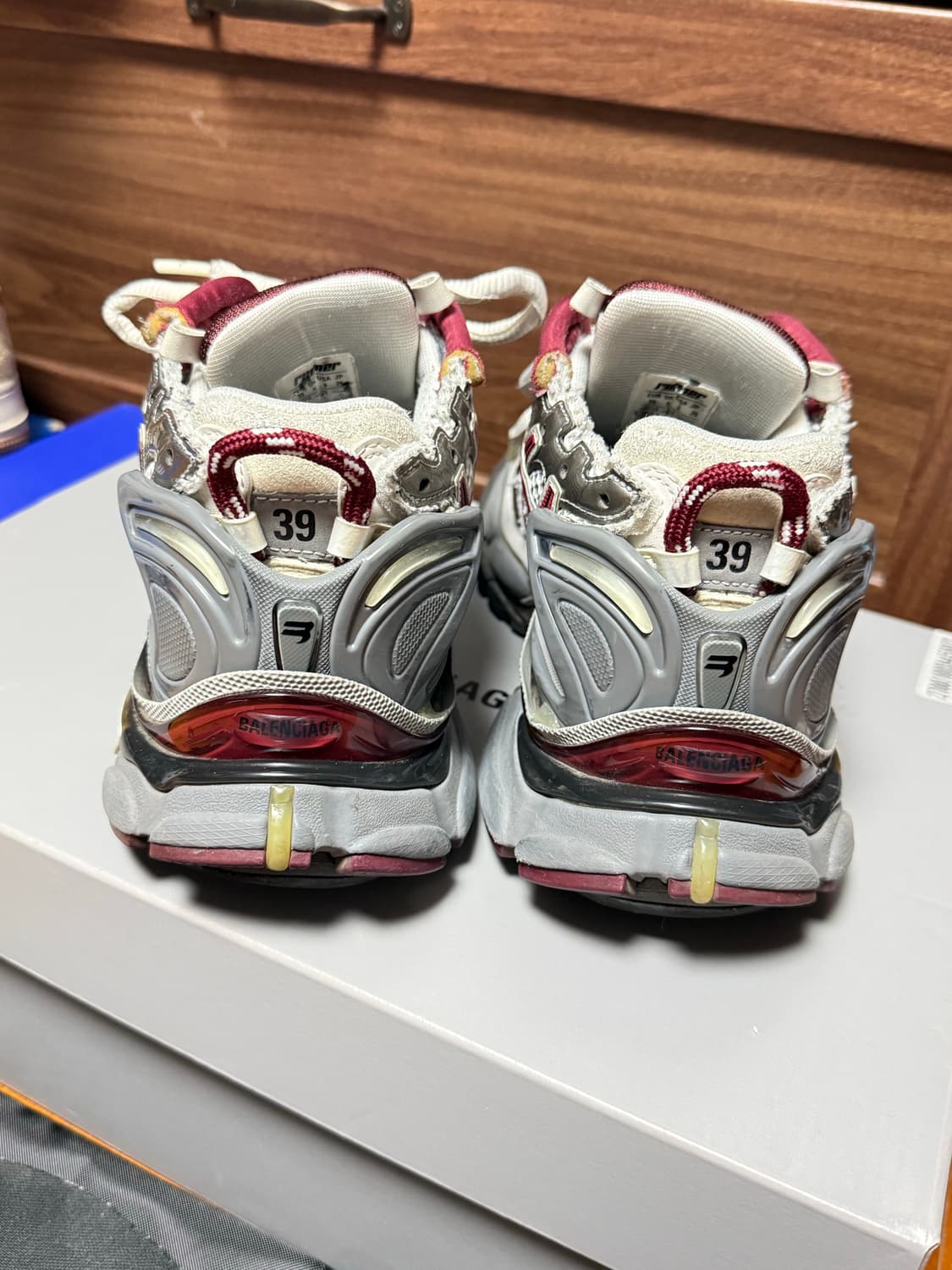 발렌시아가 뉴러너 39 그레이 버건디 상품이미지3