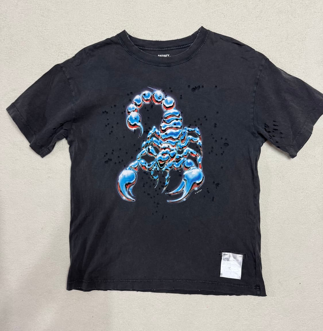 새티스파이 모스테크 티셔츠 에이지드 블랙 S 스콜피온 상품이미지1