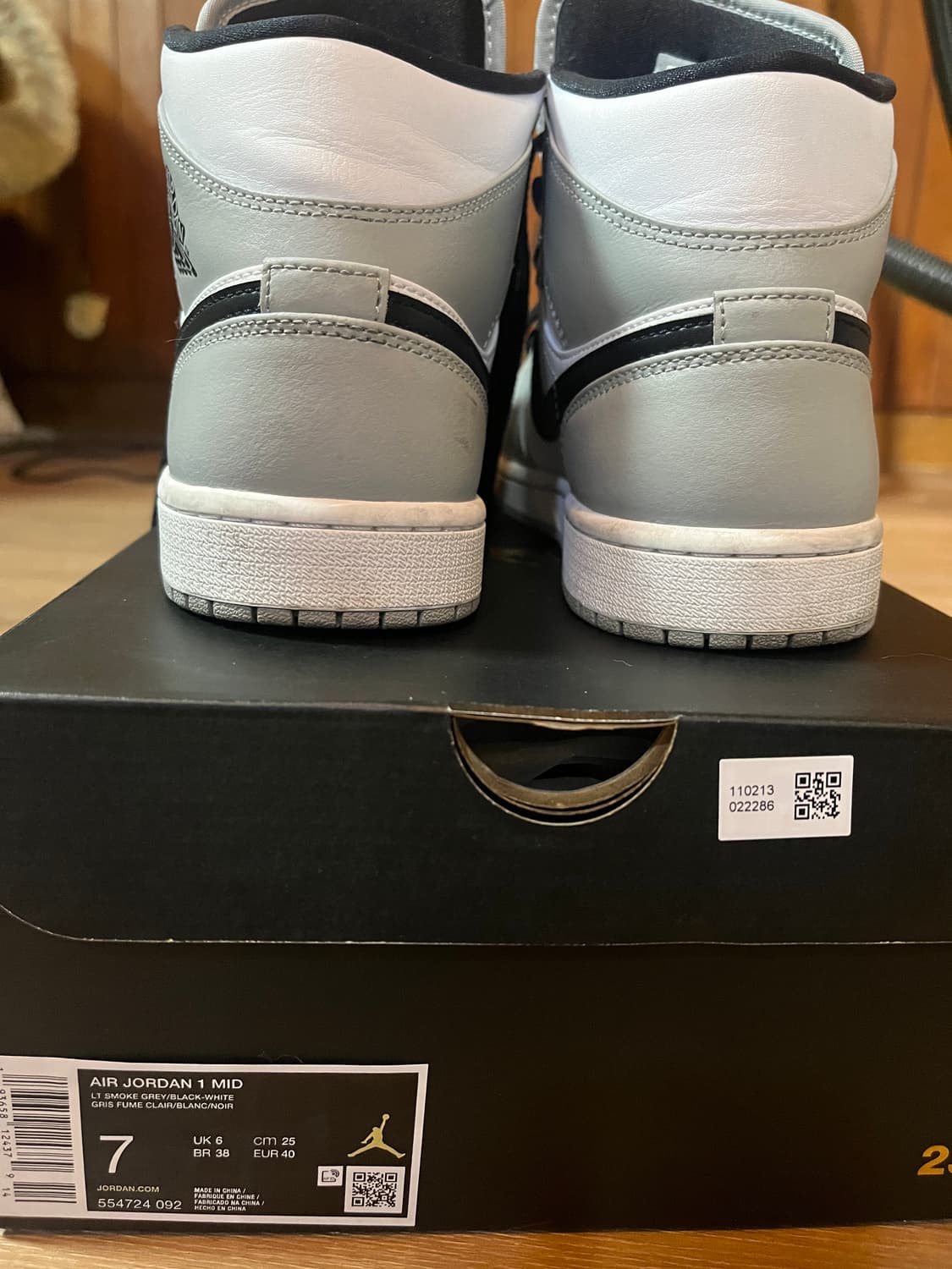 나이키 에어 조던 1 미드 라이트 스모크 그레이 250mm 상품이미지3