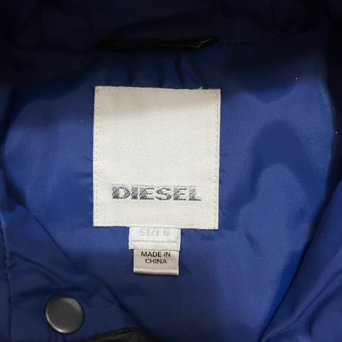 디젤 키즈 로고 패치 유광 후드 패딩 점퍼 [블랙] 6세 상품이미지5