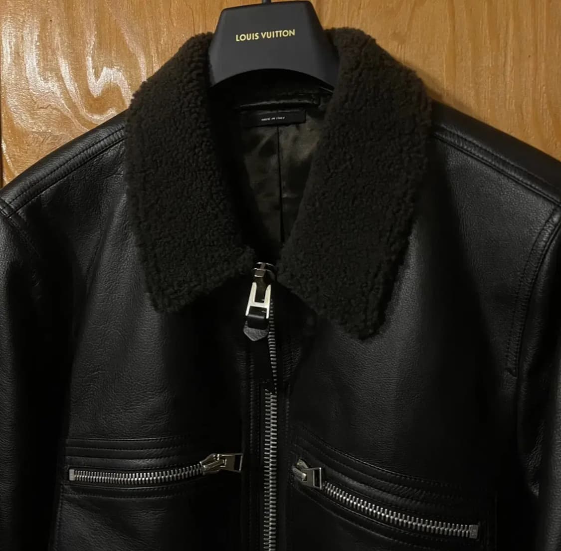 톰포드 블랙 래더 시어링 자켓 판매 합니다. 상품이미지2