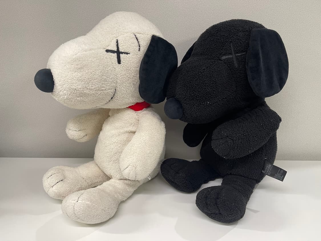 카우스 x 유니클로 피넛츠 스누피 화이트, 블랙 세트 상품이미지1