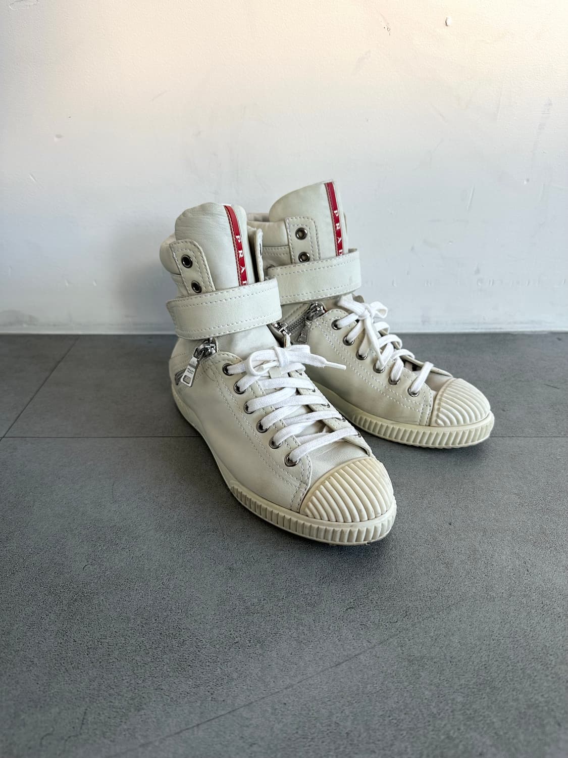 프라다 스포츠 더블 지퍼 아이보리 레더 하이탑 상품이미지1