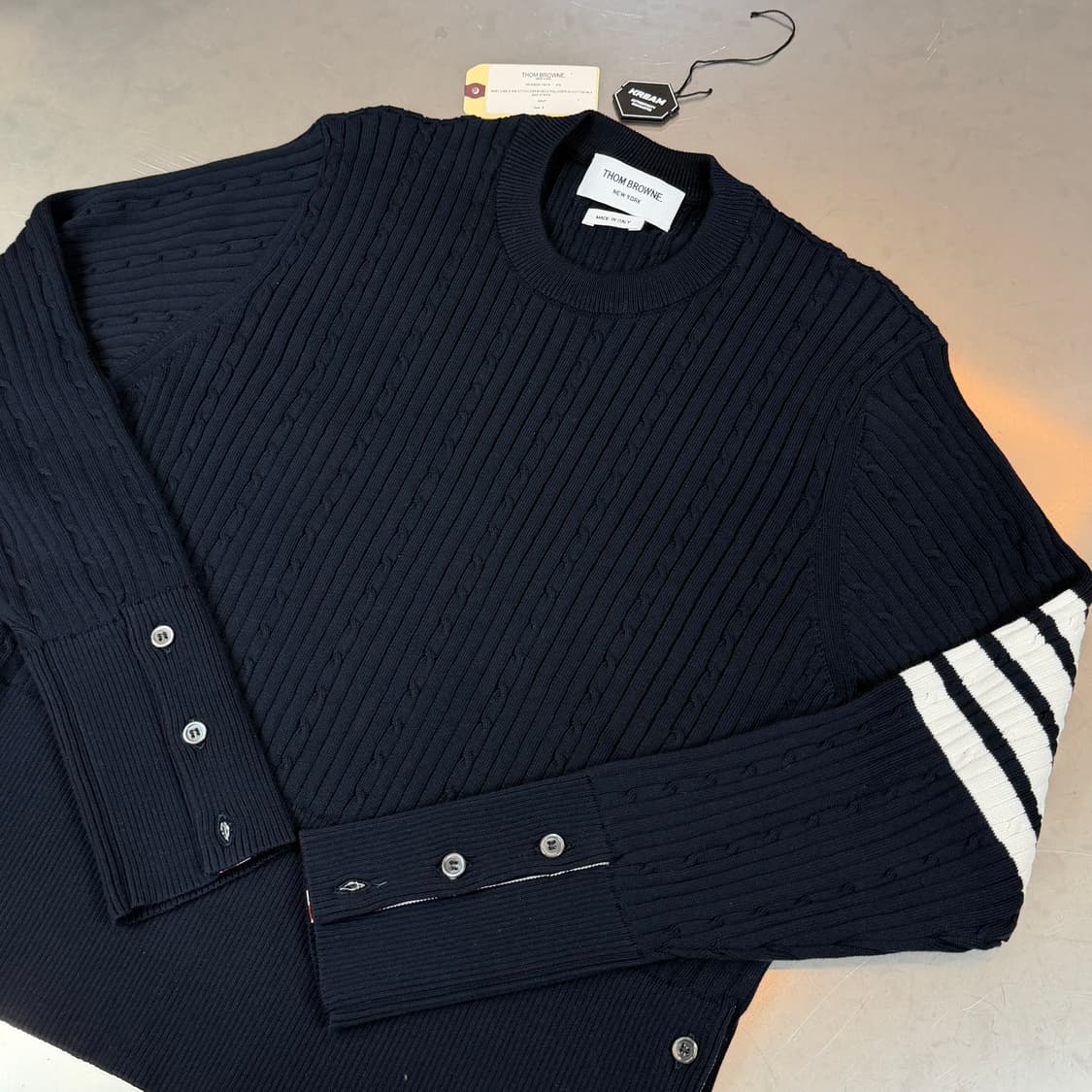 [리오브] 톰브라운 사선 완장 베이비 케이블 립 풀오버 니트 상품이미지3