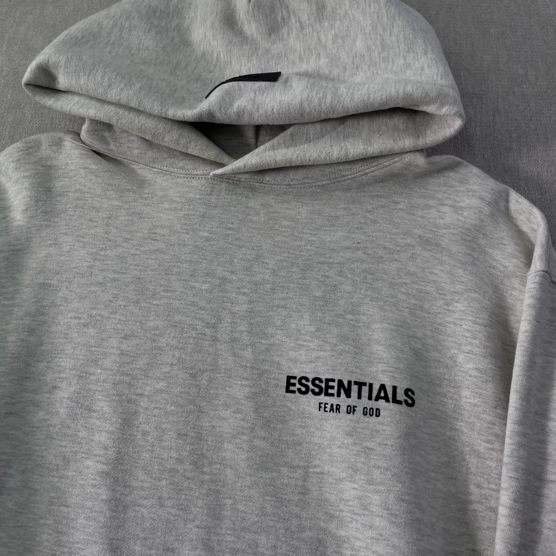 105 피오갓 에센셜 백로고 후드티 상품이미지3