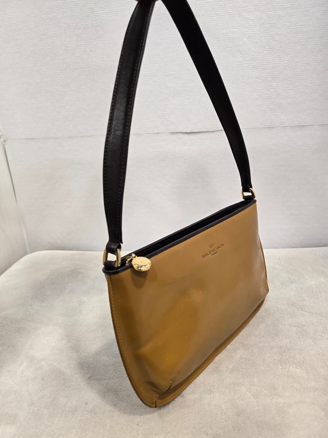 발렌시아가 카멜 숄더백 상품이미지4