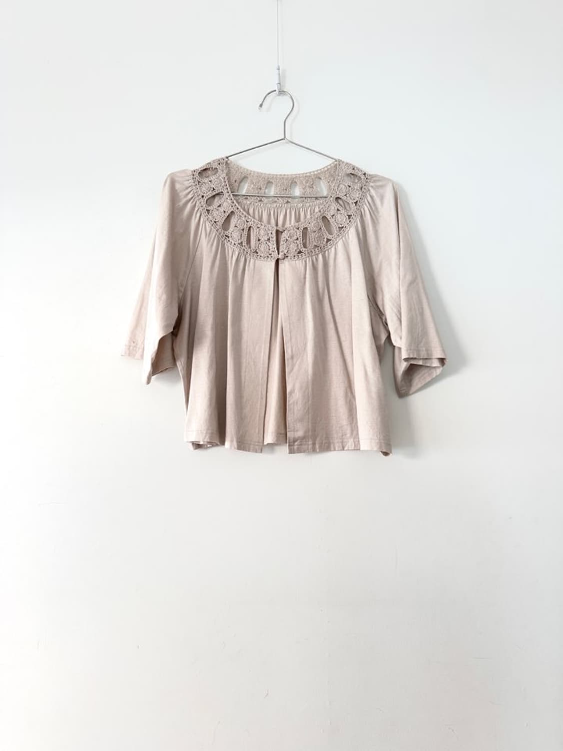 Neck hole punching cardigan / beige 상품이미지1