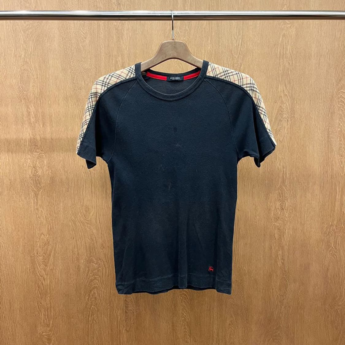 버버리 런던 코튼 반팔 티셔츠 숄더 배색 라인 로고 자수 디테일 네이비 상품이미지2