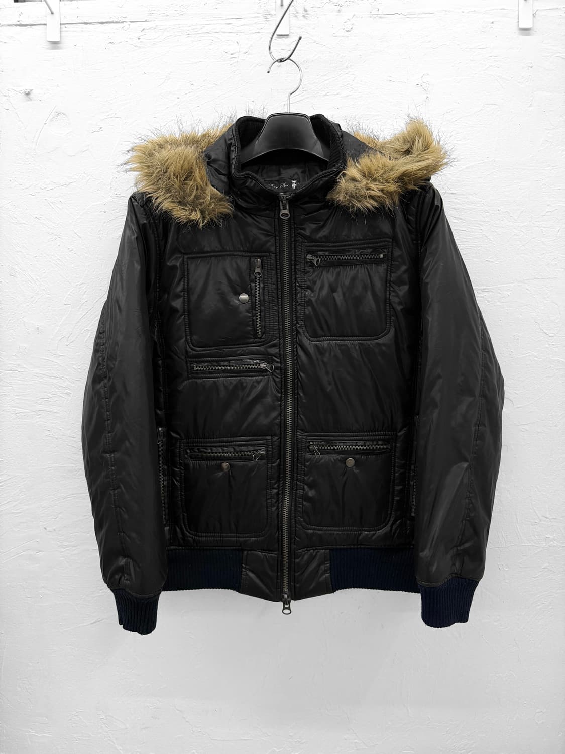 biko saiz 멀티포켓 유광 점퍼 상품이미지1