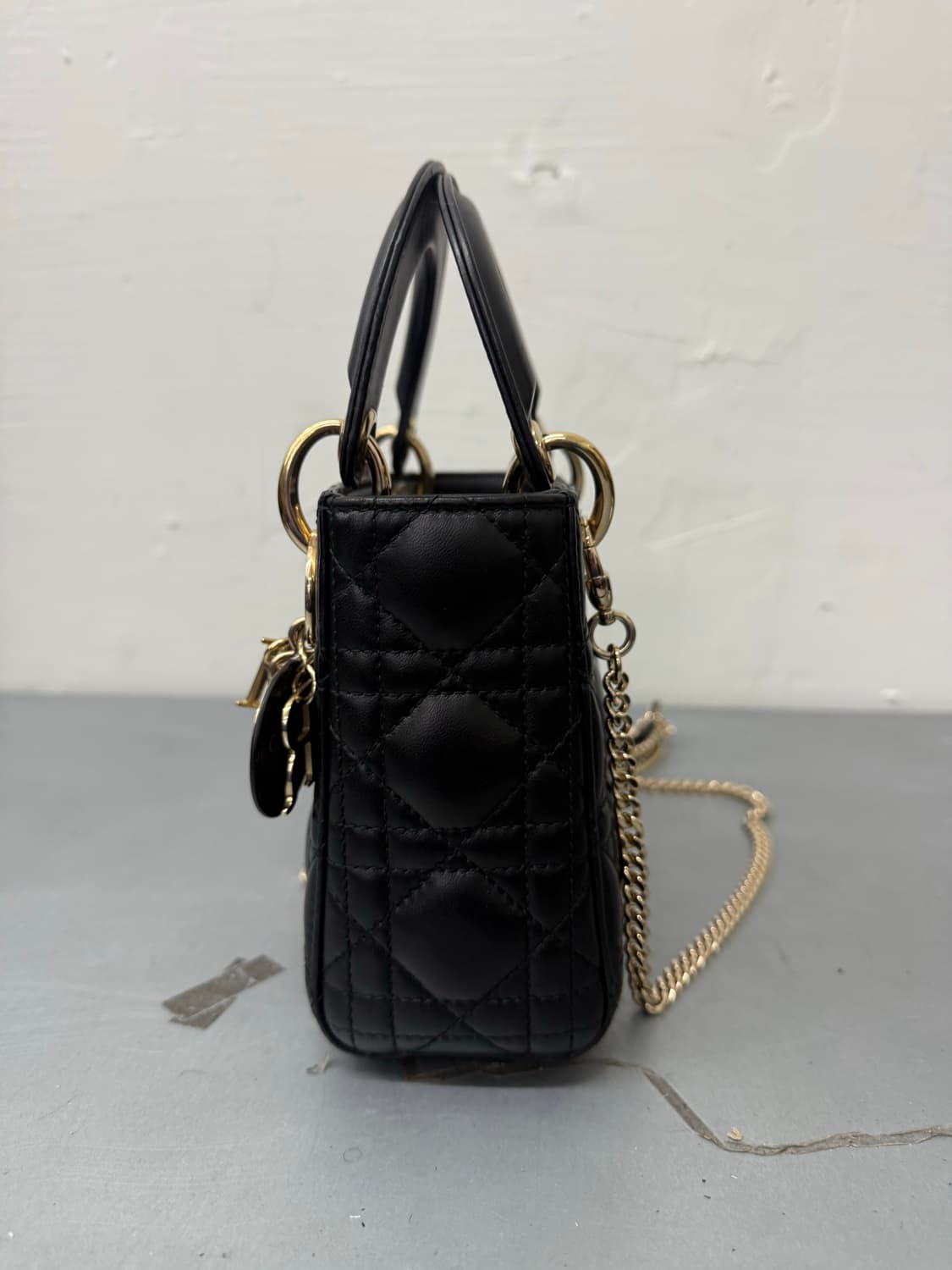 디올 레이디백 미니 블랙  상품이미지4