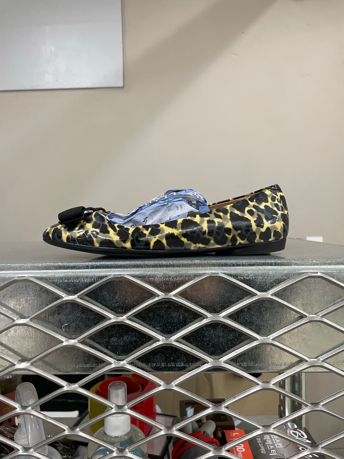 페레가모 레오파드 플랫 슈즈 6 상품이미지1