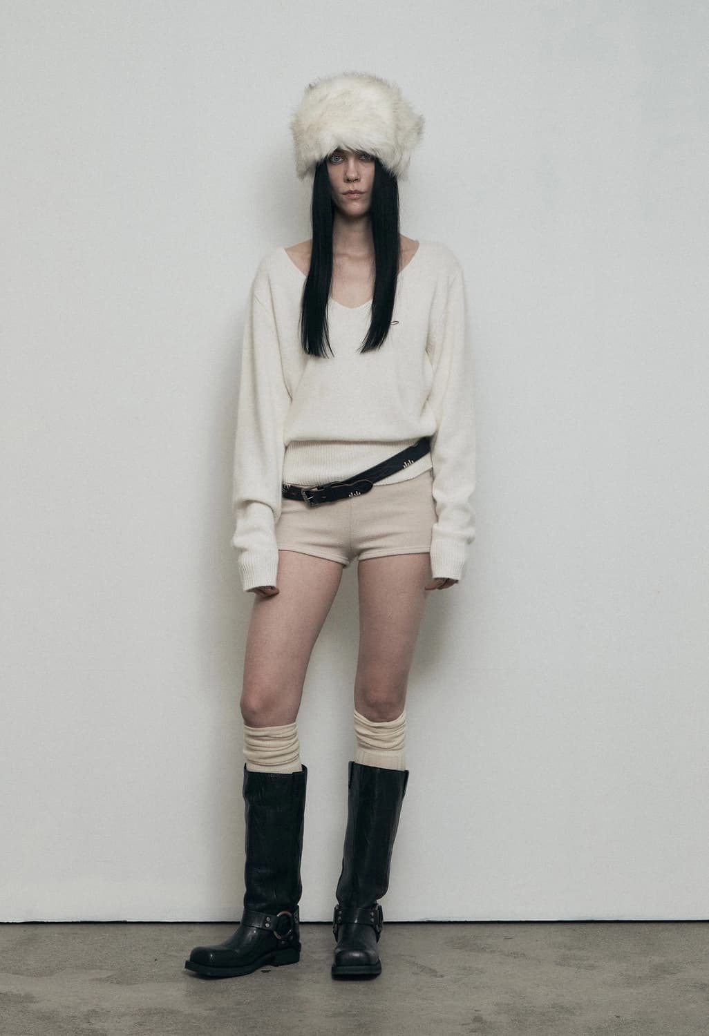 (새상품) 보헴서 보헤미안서울 루즈핏 브이넥 울니트+코지 리브드 쇼츠 상품이미지1