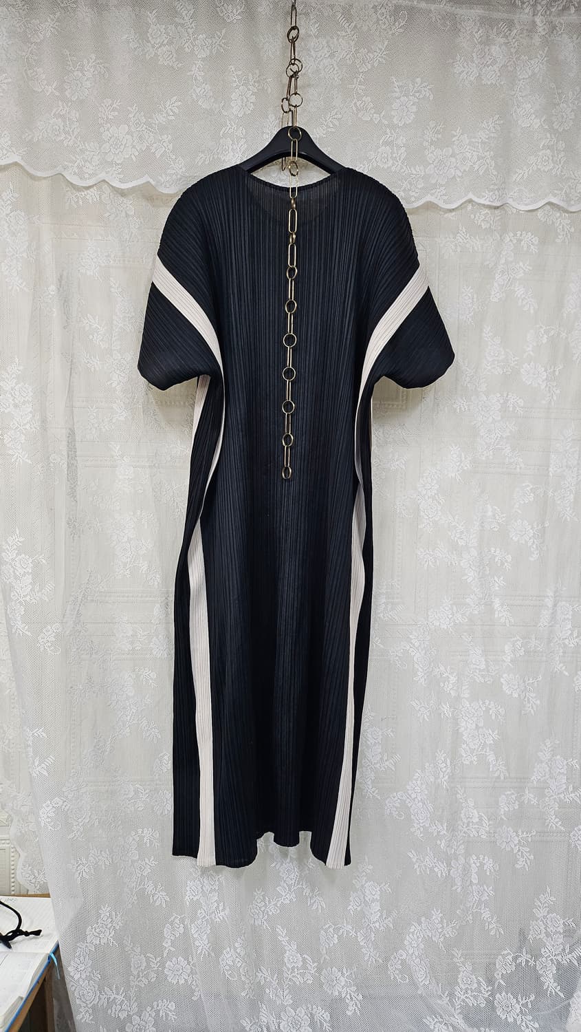 블랙 주름 화이트 라인 롱원피스  상품이미지6