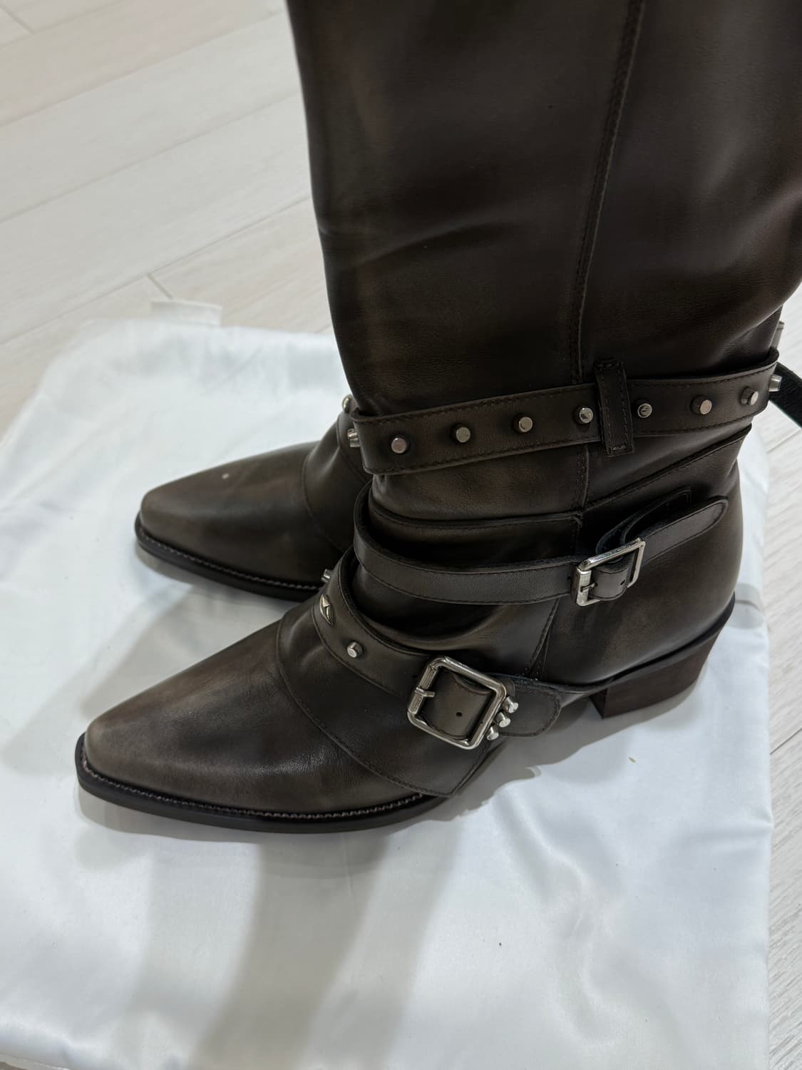 ‼️이사 처분 (새상품) 러프넥 보헤미안 체인벨트 롱부츠 240 상품이미지3