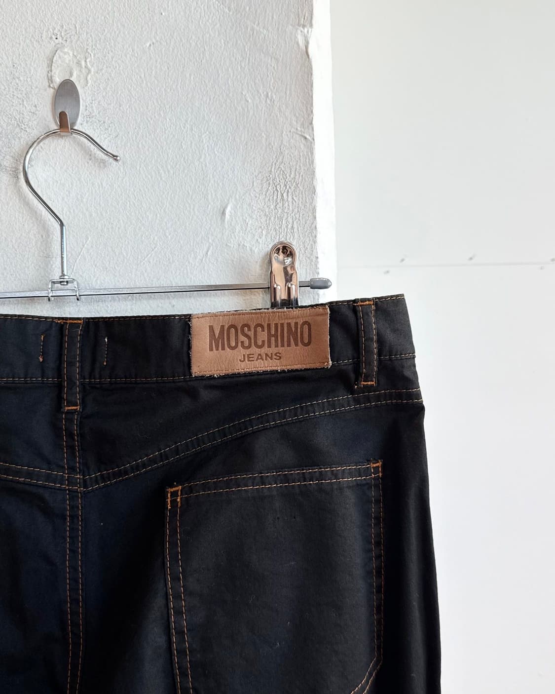 모스키노 블랙 하트 자수 부츠컷 코튼 팬츠 상품이미지5