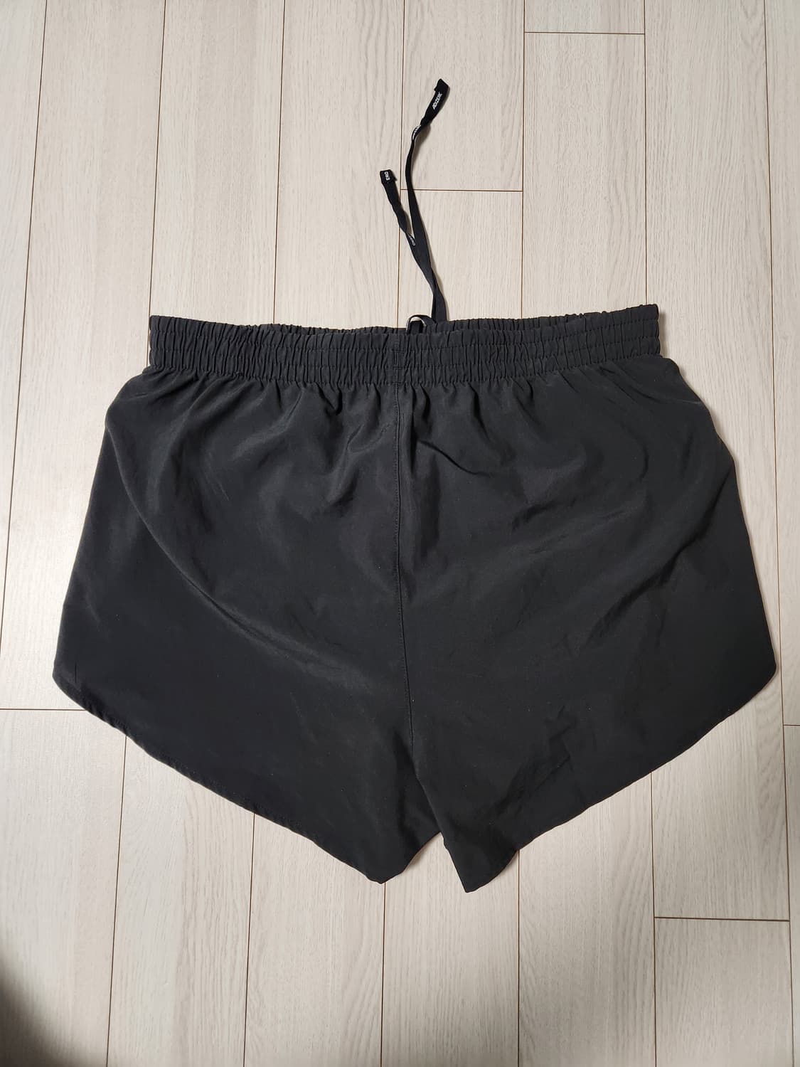 아디다스 아디제로 에센셜 러닝 스플릿 쇼츠xl 기능성 반바지

오염 하자 상품이미지4